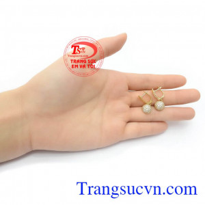 Hoa tai vàng sang trọng, đẳng cấp và thời trang