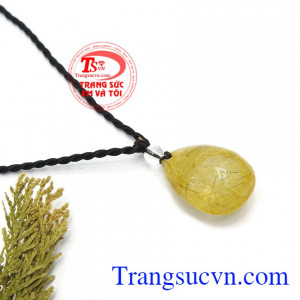 Thạch anh tóc vàng tượng trưng cho trí tuệ, sự thông thái, anh minh