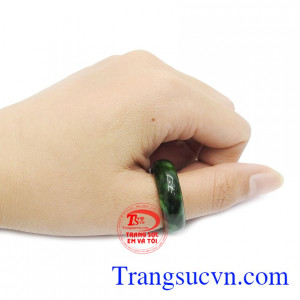 Nhẫn ngọc có giấy kiểm định đá quý