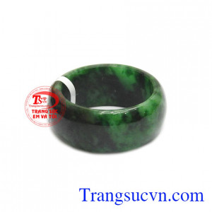 Nhẫn cẩm thạch thiên nhiên phát tài phù hợp với nhiều độ tuổi và đặc biệt không phân biệt mệnh