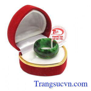 Ngọc cẩm thạch thiên nhiên thể hiện sự sang trọng, cao sang, quyền quý