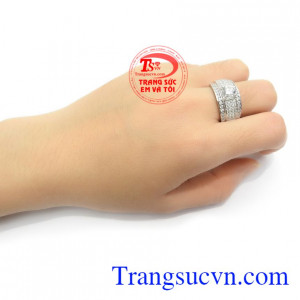 Nhẫn nam vàng trắng phù hợp nhiều phong cách thời trang đa dạng của phái mạn