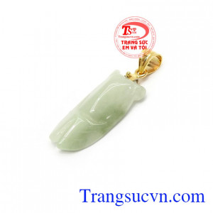 Ngọc thiền còn là linh vật bảo vệ, khi đeo trên người bạn sẽ được bảo vệ khỏi những nguy hiểm, khỏi những người bạn không đáng tin tưởng và khỏi những kẻ thù địch