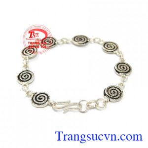 Lắc bạc xinh xắn là sản phẩm lắc bạc đẹp được các bạn gái ưa thích