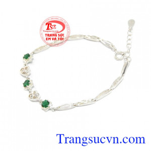 Lắc bạc trái tim là sản phẩm bạc chế tác tinh tế