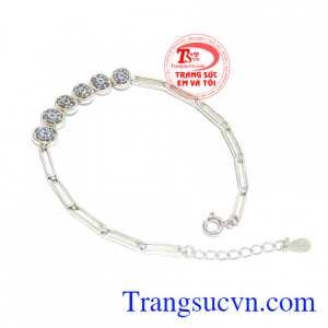 Lắc bạc thời trang là sản phẩm bạc 925 được chế tác tinh tế, thời trang
