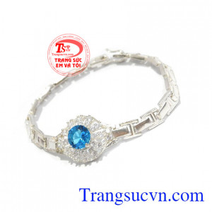 Lắc nữ quý phái là sản phẩm lắc bạc đẹp dành cho phái nữ