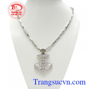 Bộ Dây Chuyền Nam Sang Trọng là sự kết hợp tinh tế giữa dây chuyền nhập khẩu Italy 18k và mặt dây 14k, tôn lên sự mạnh mẽ, cá tính và phong cách thời trang phái mạnh