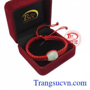 Trang sức phong thủy năng động, trẻ trung