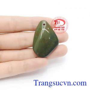 Sản phẩm có thể kết hợp với dây da, dây cao su hoặc bọc vàng làm trang sức.