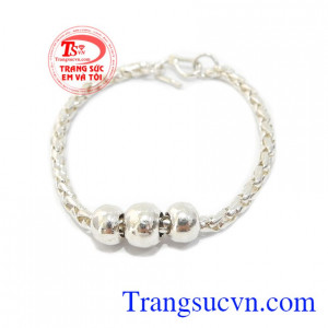 Lắc bạc tặng bé là sản phẩm lắc tay đẹp dành tặng bé trong dịp đầy tháng, sinh nhật