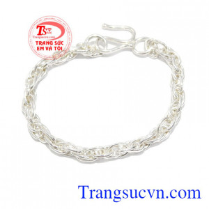 Lắc bạc tặng sinh nhật bé là sản phẩm đẹp, kiểu dáng thiết kế thời trang, khỏe khoắn