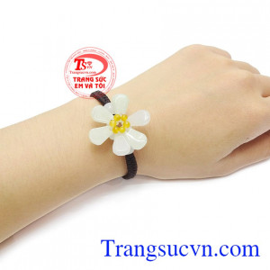 Dây tết được bện chặt đảm bảo tính thẩm mỹ và bền đẹp. 