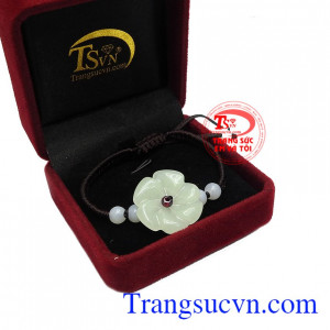 Sản phẩm phù hợp với mọi lứa tuổi, không phân biệt mệnh. 