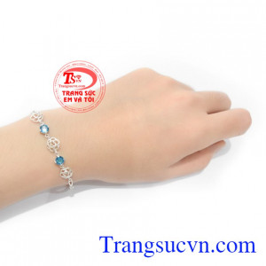 Lắc tay bạc sang trọng quý phái