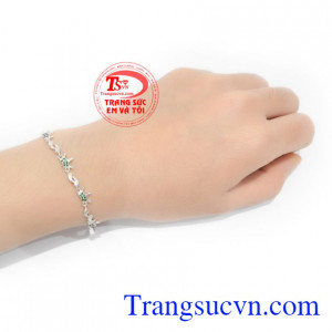 Lắc bạc chế tác công nghệ cao, đường nét tinh xảo, độc đáo