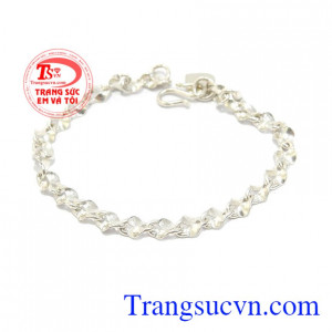 Lắc bạc khỏe khoắn là sản phẩm bạc 925