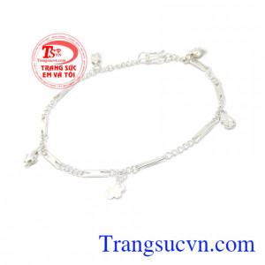 Lắc chân bạc đẹp là món quà ý nghĩa dành tặng các bạn nữ