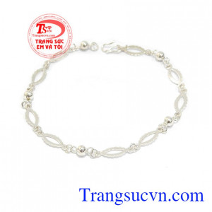 Lắc chân đẹp xinh xắn