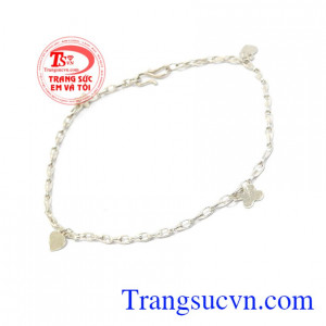 Lắc chân đang là xu hướng mới được các bạn giới trẻ ưa chuộng