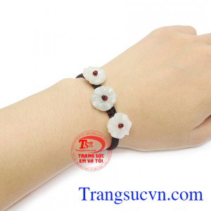 Ngọc cẩm thạch mang đến sự bình an và tài lộc
