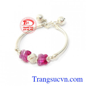 Lắc Tay Gắn Đá Cho Bé là món quá tuyệt vời cho bé vào những dịp ý nghĩa