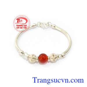 Lắc Tay Nhỏ Xinh Cho Bé chế tác tinh xảo, gắn đá xinh xắn là món quà tuyệt vời dành tặng bé yêu những dịp ý nghĩa