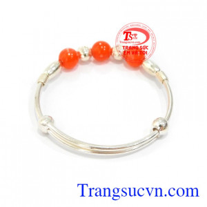 Lắc Tay Bạc Dễ Thương Cho Bé kiểu dáng độc đáo, mới lạ, phù hợp đeo tay cho bé yêu, là món quà cho bé vào những dịp ý nghĩa