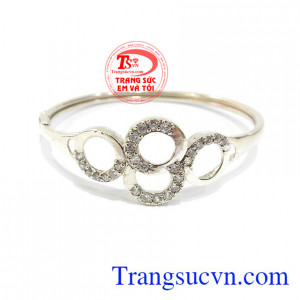 Vòng tay bạc tinh tế 