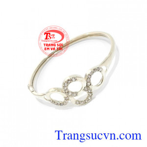 Vòng tay bạc xinh xắn
