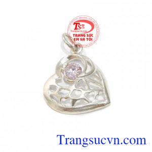 Mặt dây trái tim hồng là sản phẩm mặt dây được thiết kế đẹp