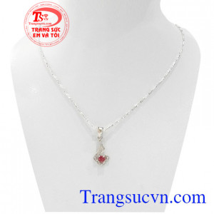 Sản phẩm mặt bạc phù hợp với mọi trang phục
