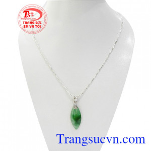 Bộ Dây Chuyền Cẩm Thạch May Mắn kiểu dáng đẹp, chất lượng cao, tôn lên nét thanh lịch, dịu dàng và phong cách phái đẹp