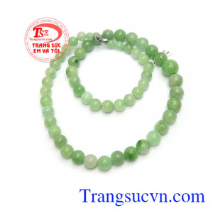 Chuỗi cổ ngọc jadeite phú quý giúp xua tan mọi buồn phiền