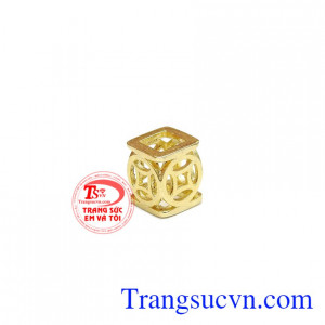 Hình ảnh đồng tiền vàng biểu tượng cho sự giàu có, sung túc và tiền bạc.