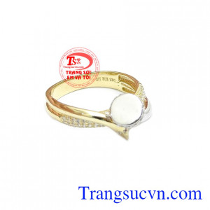 Nhẫn đinh nhập khẩu Hàn Quốc được thiết kế với kiểu dáng vô cùng độc đáo và thời trang.