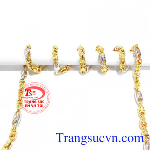 Dây chuyền nam kiểu mới là sản phẩm được phái mạnh ưa thích