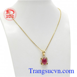 Bộ nữ trang quý phái vàng 10k là sự kết hợp giữa mặt dây và dây chuyền vàng tây.