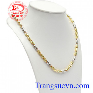 Sản phẩm được thiết kế tinh tế được gắn với các mắt xích chắc chắn