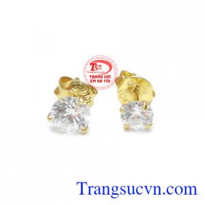 Hoa tai cho phái mạnh được chế tác từ vàng tây 10k kết hợp cùng đá nhân tạo.