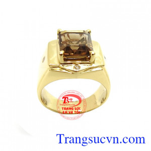 Nhẫn Nam Thạch Anh Khói May Mắn gắn thạch anh khói cao cấp có tác dụng gia tăng sự bình tĩnh, tránh tiểu nhân hãm hại, mang đến vận may và tài lộc cho người đeo