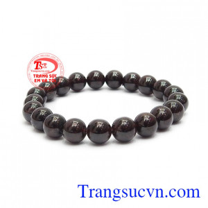 Chuỗi tay Granet đẹp 8 ly còn có tên gọi khác là ngọc Hồng Lựu.