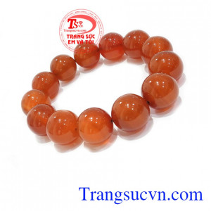 Chuỗi vòng mã não đỏ 18 ly là sản phẩm được nhiều người ưa thích