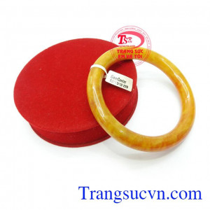 Đeo ngọc trên người tốt cho vận khí, sức khỏe và tài lộc