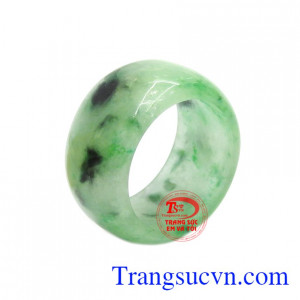 Nhẫn Jadeite thiên nhiên