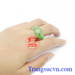 Ngọc cẩm thạch thiên nhiên mang đến sự bình an, tập trung và may mắn trong công việc