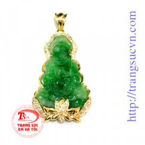 Chiếc mặt dây chuyền phật ngọc tự nhiên bọc vàng 14k đẹp với kiểu thiết kế đẹp đính đá quý phái