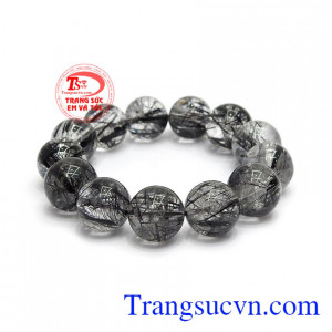 Chuỗi tay thạch anh tóc đen may mắn là một sản phẩm được nhiều khách hàng nam yêu thích. 