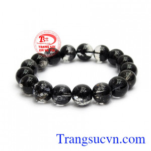Chuỗi tay thạch anh tóc đen 12 ly được kết từ các hạt thạch anh tóc đen không màu, nhiều tinh thể hình kim, que màu đen.