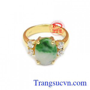 Nhẫn nữ cẩm thạch quý phái được chế tác từ vàng 14k bền đẹp cùng với ngọc cẩm thạch thiên nhiên hợp phong thủy.
